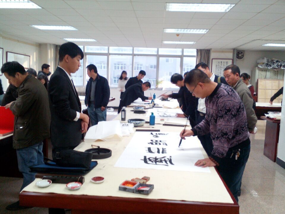 墨香沁校園，藝韻潤(rùn)心田——我校舉行“書法藝術(shù)進(jìn)校園”座談會(huì)暨“特聘書法家”授聘儀式